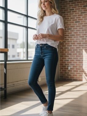 Levi's Women's Dark Indigo Skinny Jeans